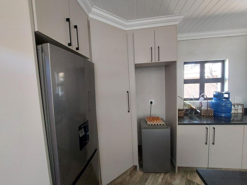 immaculate 3 bed 2 bath House To Rent in Clarendon - Photo 9