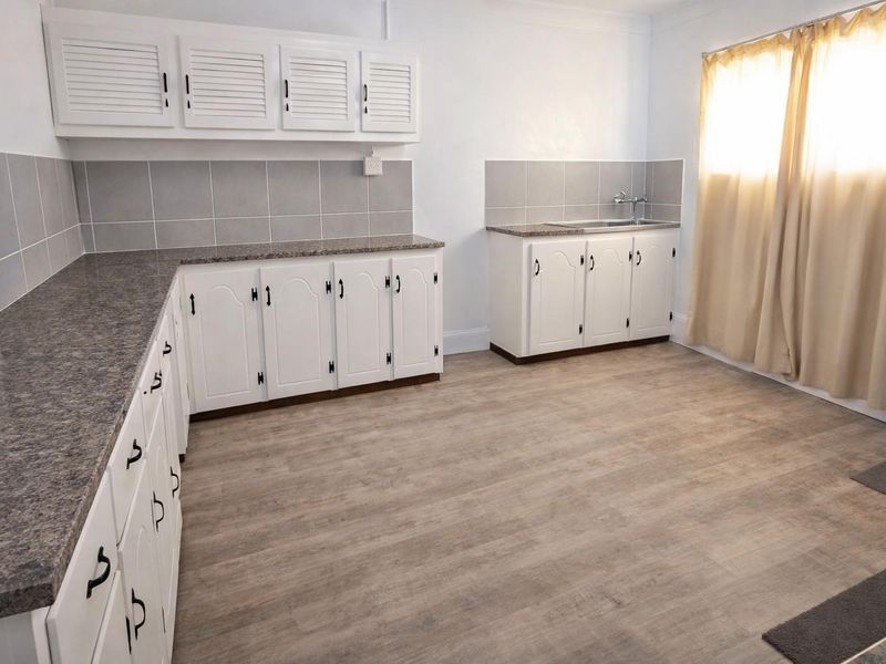 House To Rent in Mosel, Uitenhage - Photo 9