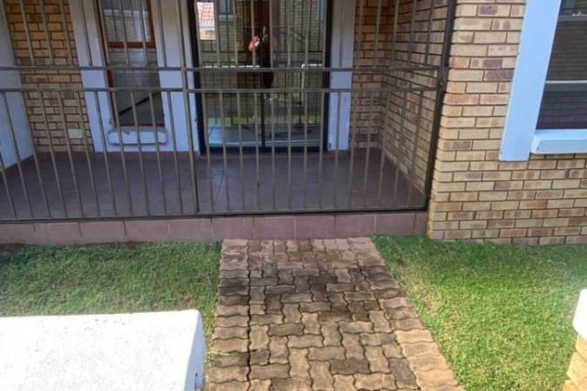 Move-In Ready Two Bedroom Townhouse - Photo 3