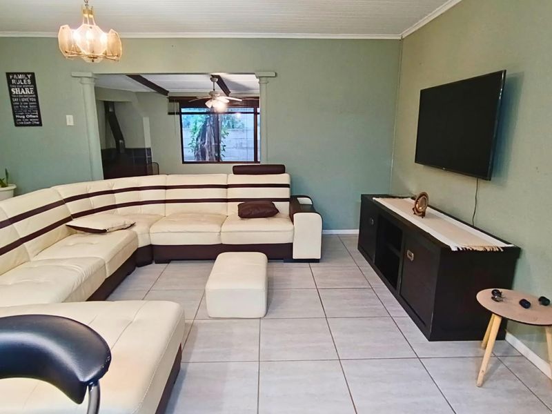 Spacious and Secure Family Home in Gonubie - Photo 5