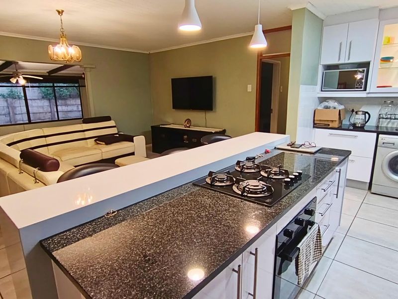 Spacious and Secure Family Home in Gonubie - Photo 9