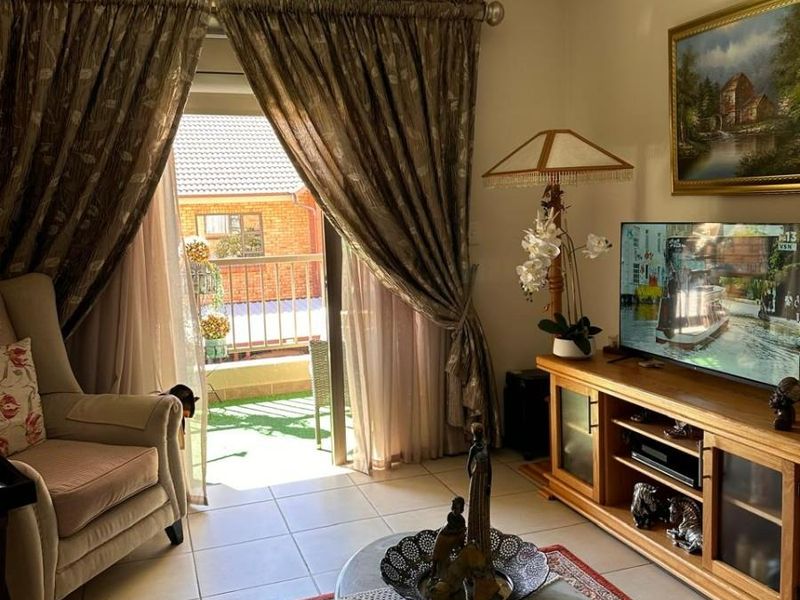 Luxurious, Secure, Stress-Free Retirement Living in Featherbrooke Hills - Photo 10