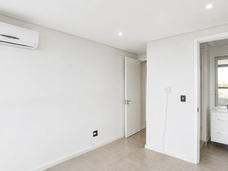 Available Immediately! UNFURNISHED 2 Bed 2 Baths Apartment to Let in Sibaya Precinct - Photo 10