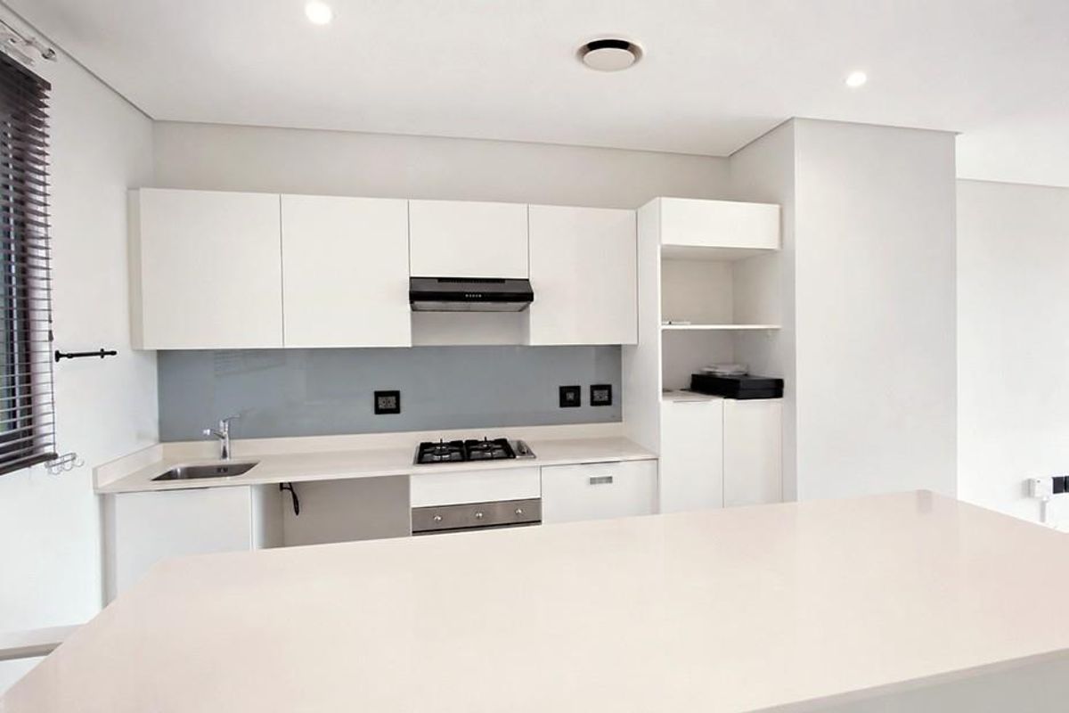 Available Immediately! UNFURNISHED 2 Bed 2 Baths Apartment to Let in Sibaya Precinct - Photo 3