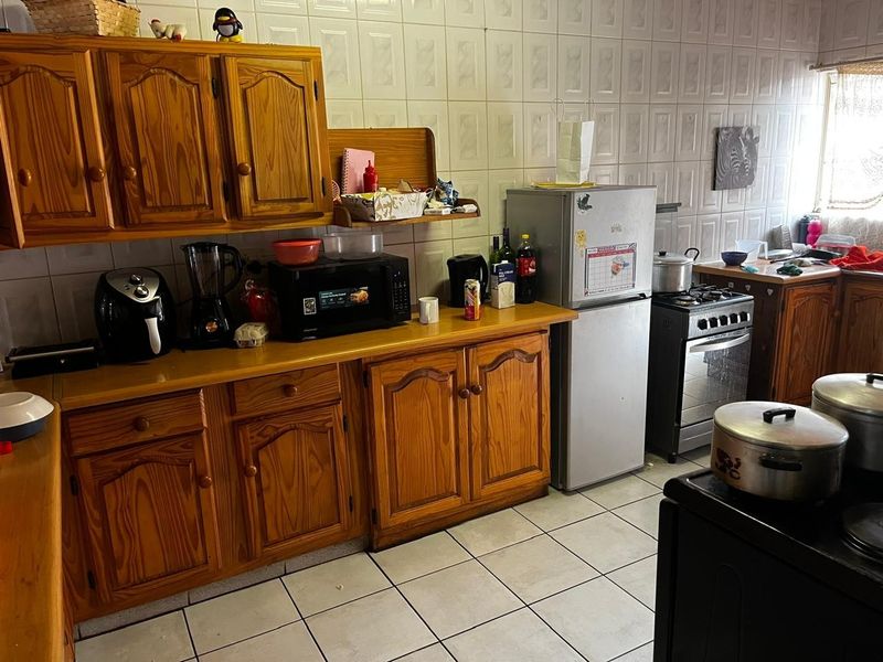 Spacious 2-Bedroom Apartment with Private Courtyard in Delmas - Photo 8