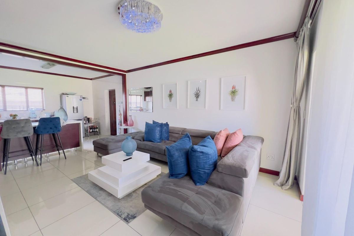 2 Bedroom Apartment For Sale in Summerset, Midrand - Photo 2