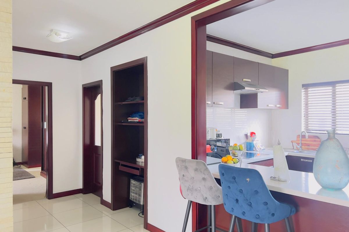 2 Bedroom Apartment For Sale in Summerset, Midrand - Photo 5