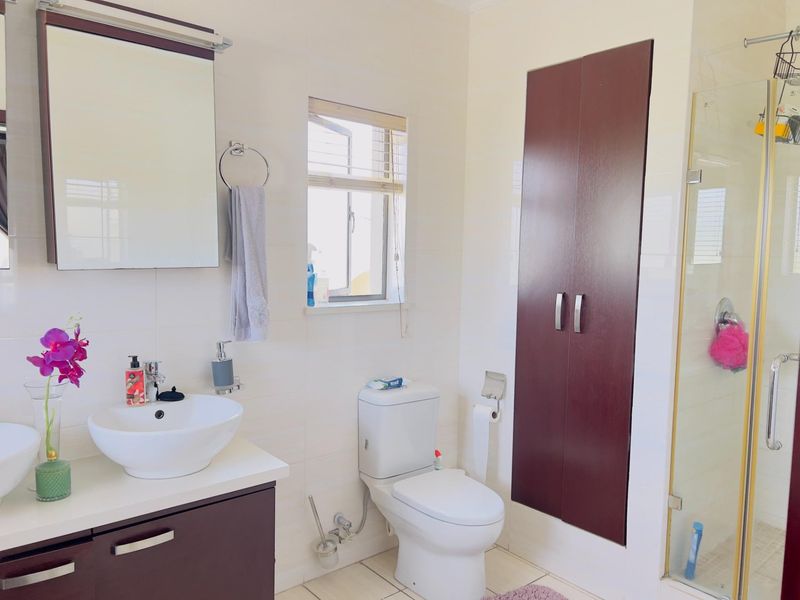 2 Bedroom Apartment For Sale in Summerset, Midrand - Photo 8