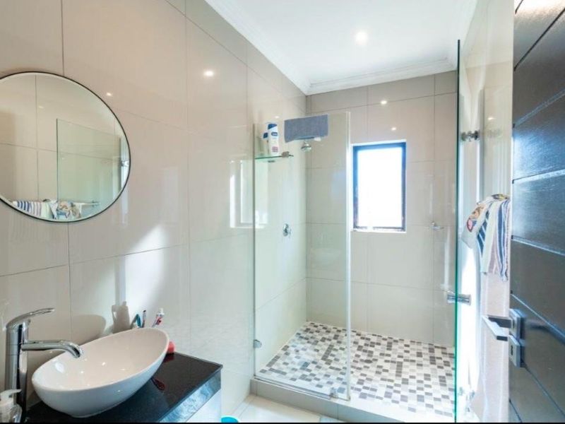 4 Bedroom House To Rent in Midrand, Sandton - Photo 6