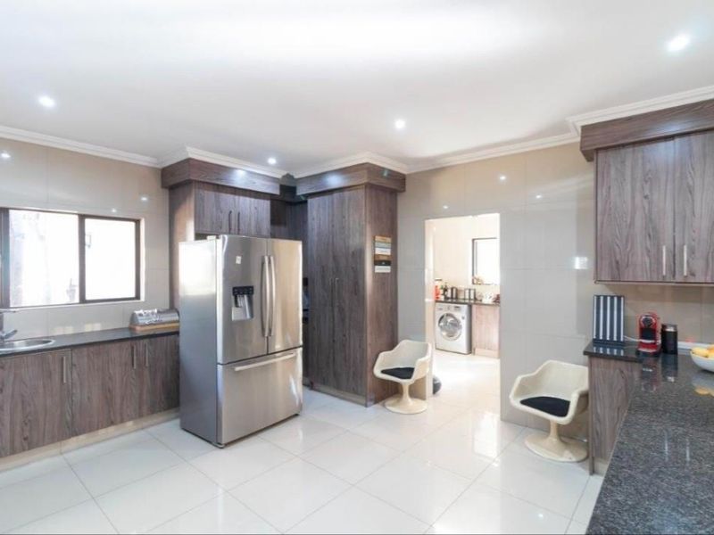 4 Bedroom House To Rent in Midrand, Sandton - Photo 2
