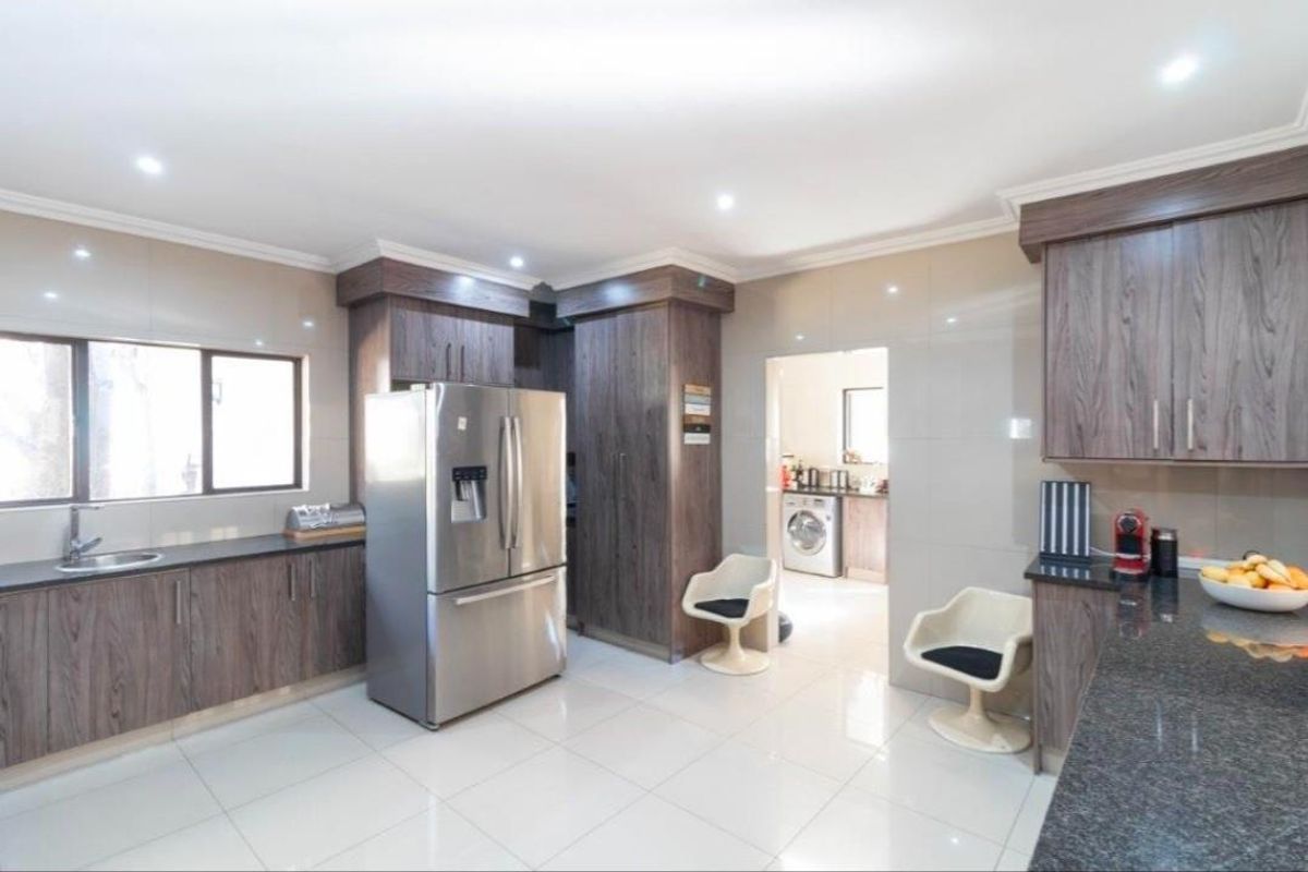 4 Bedroom House To Rent in Midrand, Sandton - Photo 2