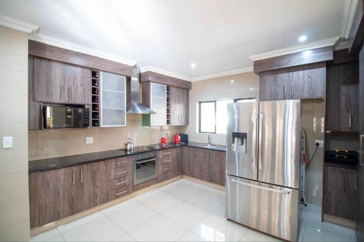 4 Bedroom House To Rent in Midrand, Sandton - Photo 4