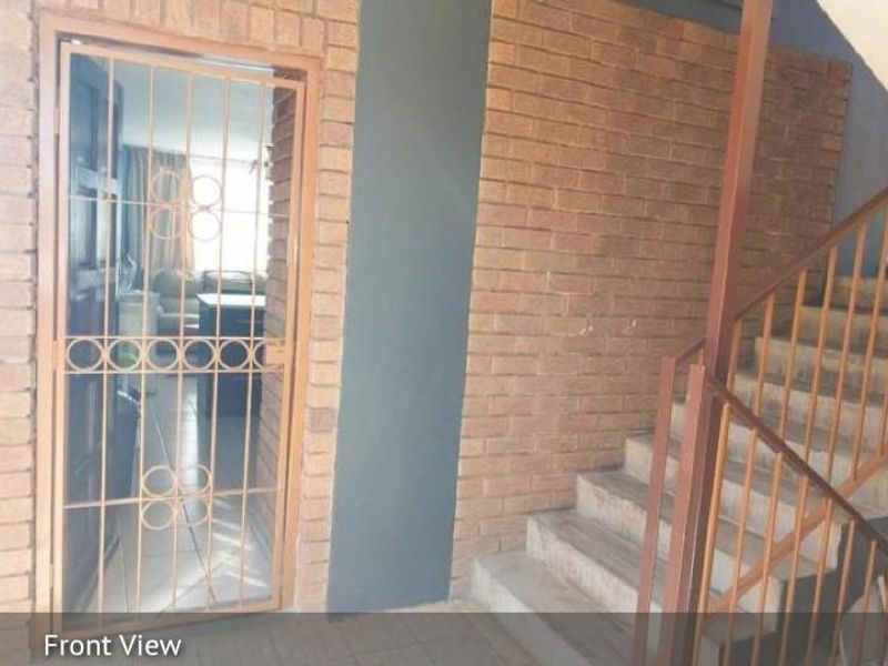 2 Bedroom Apartment For Sale in Sunnyside, Pretoria - Photo 2