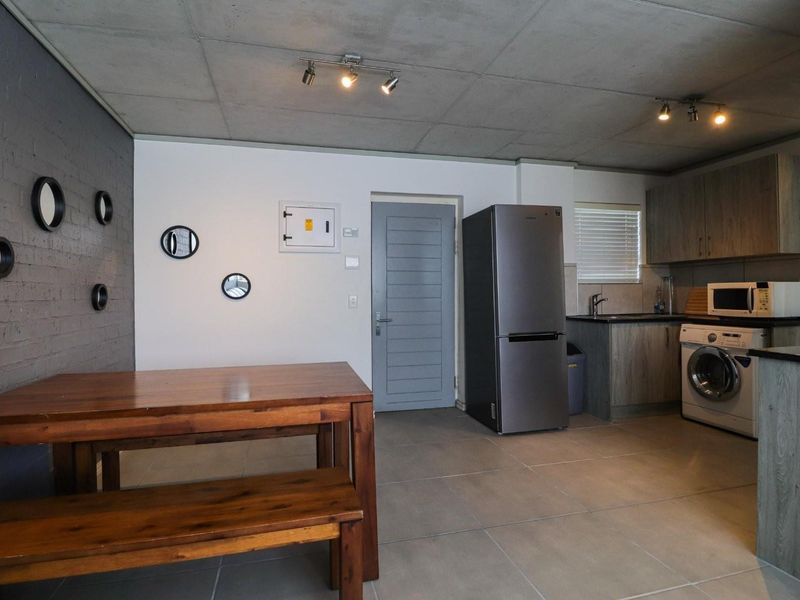 Two Bedroom Apartment in Milnerton - Photo 8