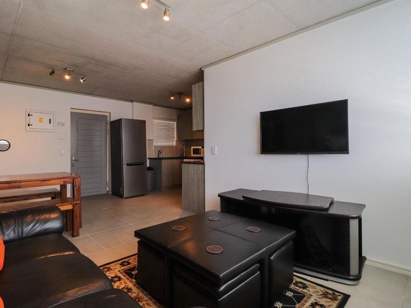 Two Bedroom Apartment in Milnerton - Photo 6