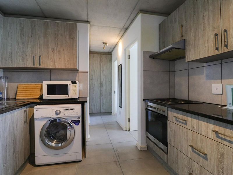 Two Bedroom Apartment in Milnerton - Photo 10