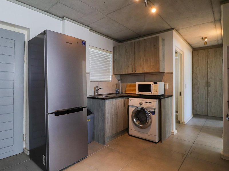 Two Bedroom Apartment in Milnerton - Photo 9