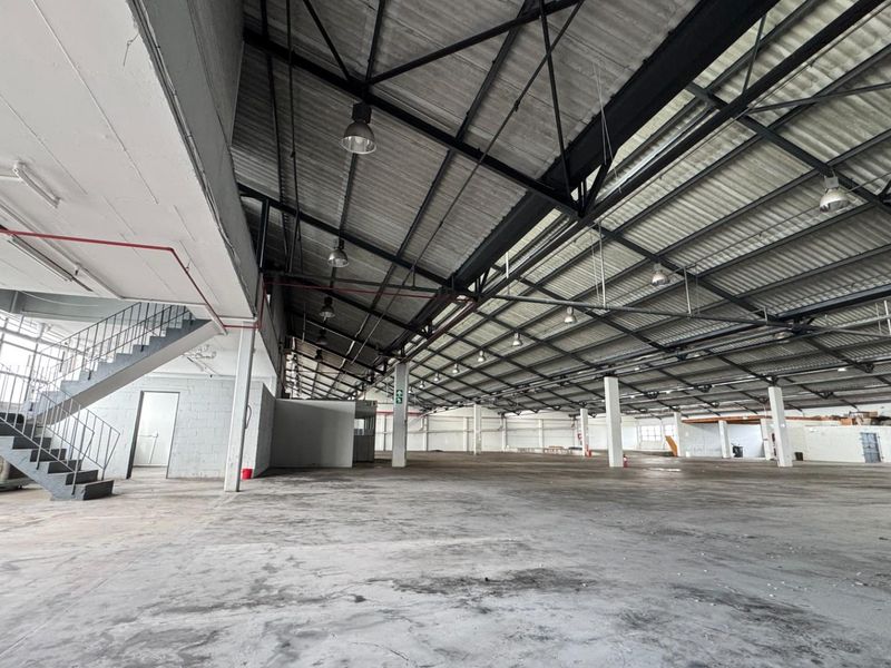 2,838m2 Industrial Property To Let in Paarden Eiland, Cape Town - Photo 2