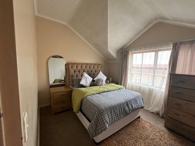 2 Bedroom Duplex Apartment in Brackenfell - Photo 3