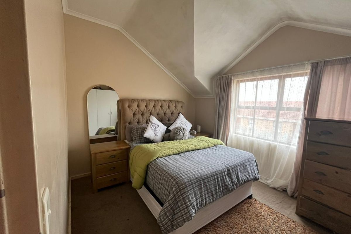 2 Bedroom Duplex Apartment in Brackenfell - Photo 3