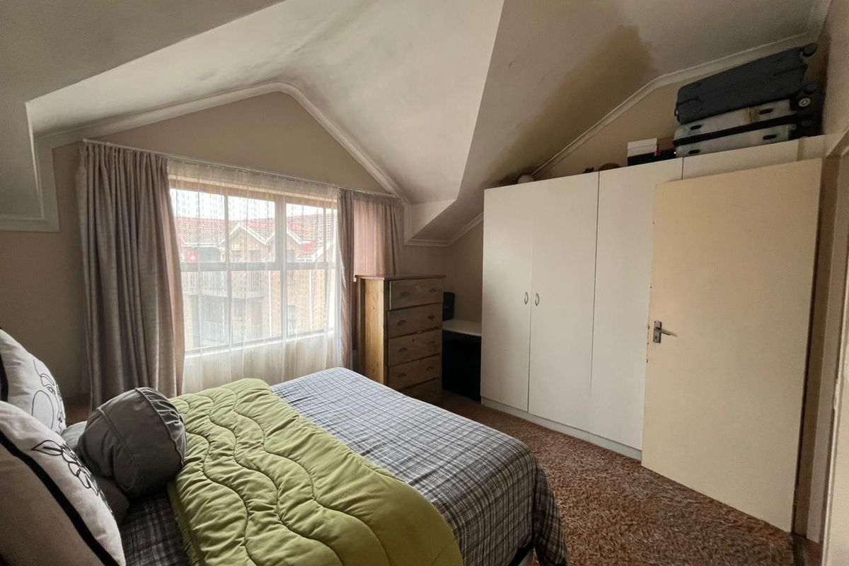 2 Bedroom Duplex Apartment in Brackenfell - Photo 4