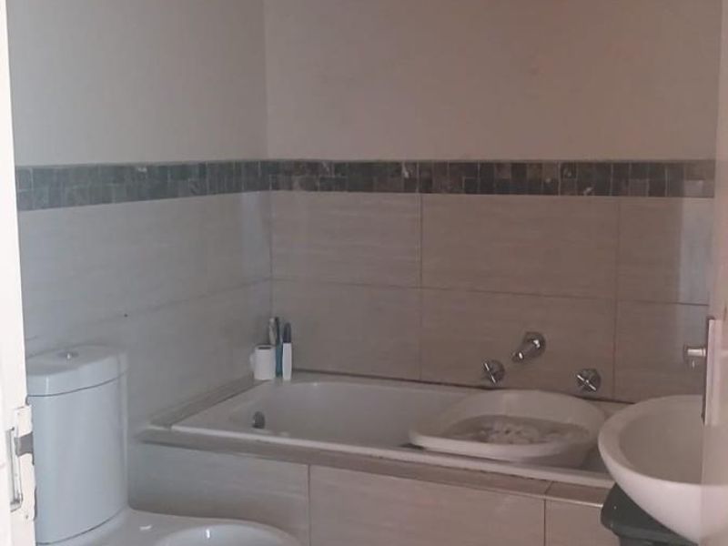 2 Bedroom Duplex Apartment in Brackenfell - Photo 7