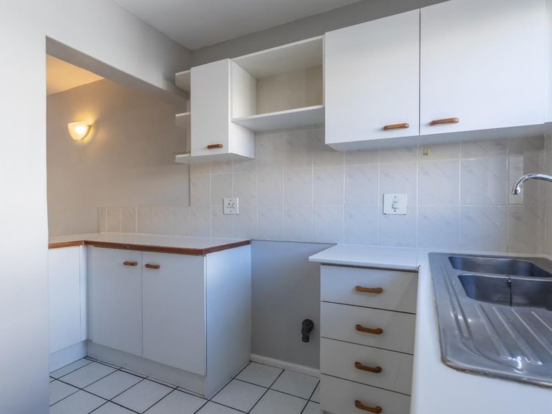 Townhouse Under Offer in Plumstead Cape Town - Photo 6
