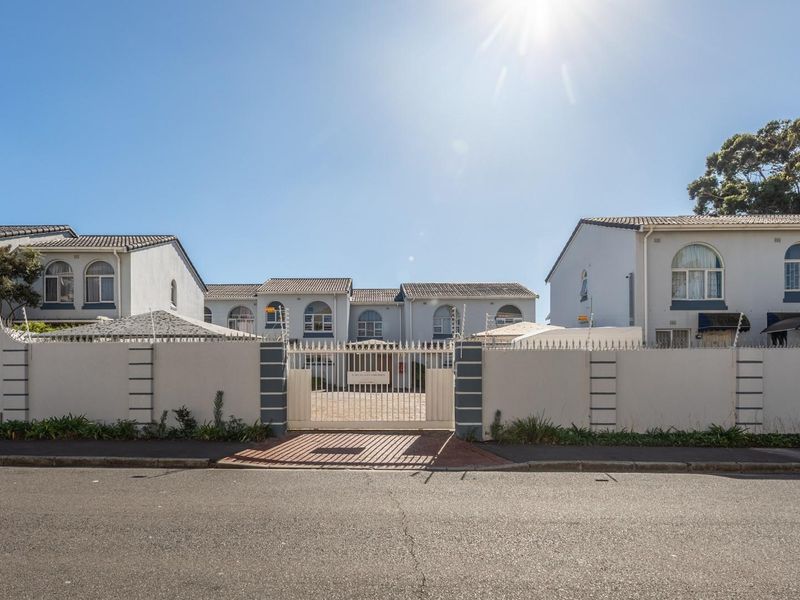 Townhouse Under Offer in Plumstead Cape Town - Photo 3