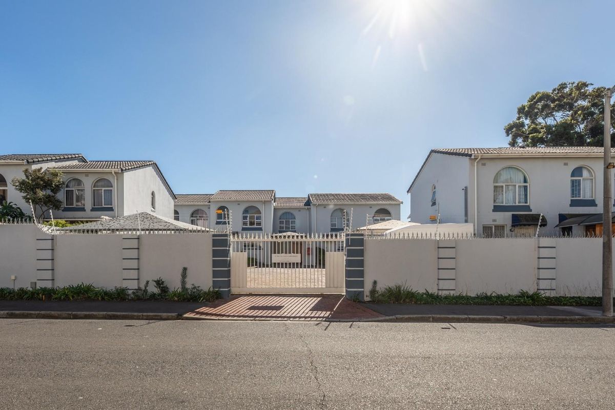 Townhouse Under Offer in Plumstead Cape Town - Photo 3
