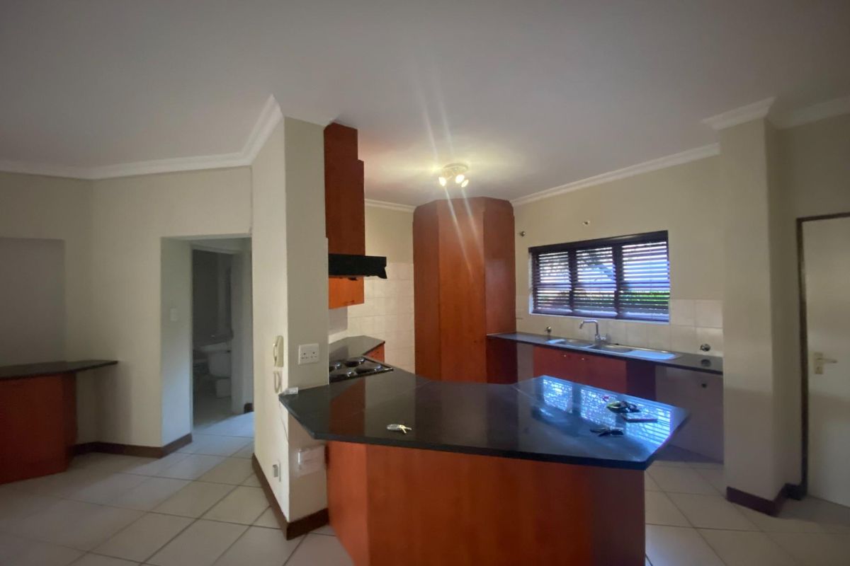 Ground Floor Apartment To Rent in Bryanston, Sandton - Photo 2