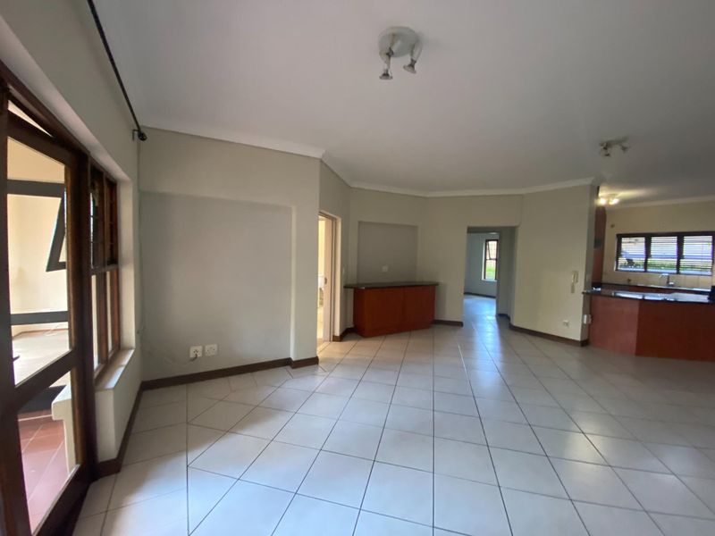 Ground Floor Apartment To Rent in Bryanston, Sandton - Photo 3