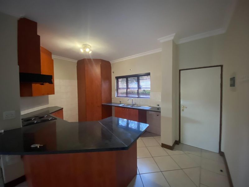 Ground Floor Apartment To Rent in Bryanston, Sandton - Photo 5