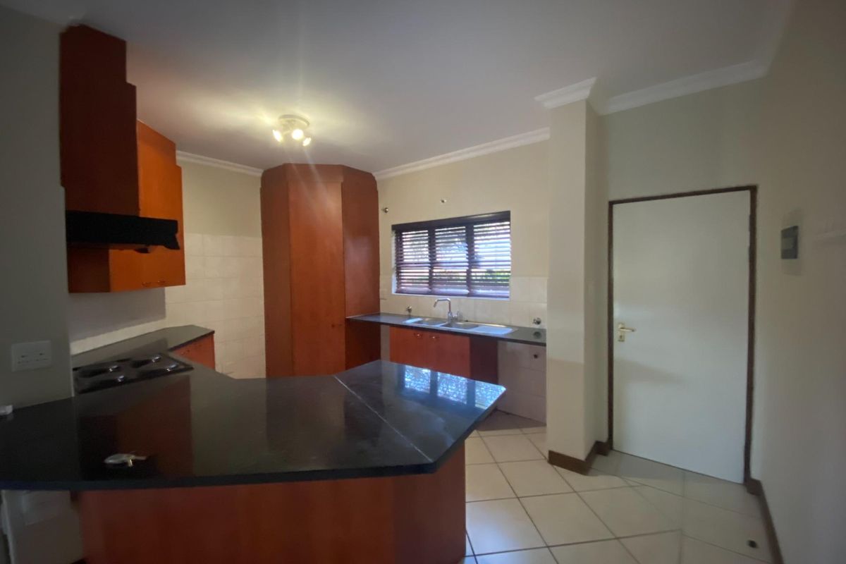 Ground Floor Apartment To Rent in Bryanston, Sandton - Photo 5