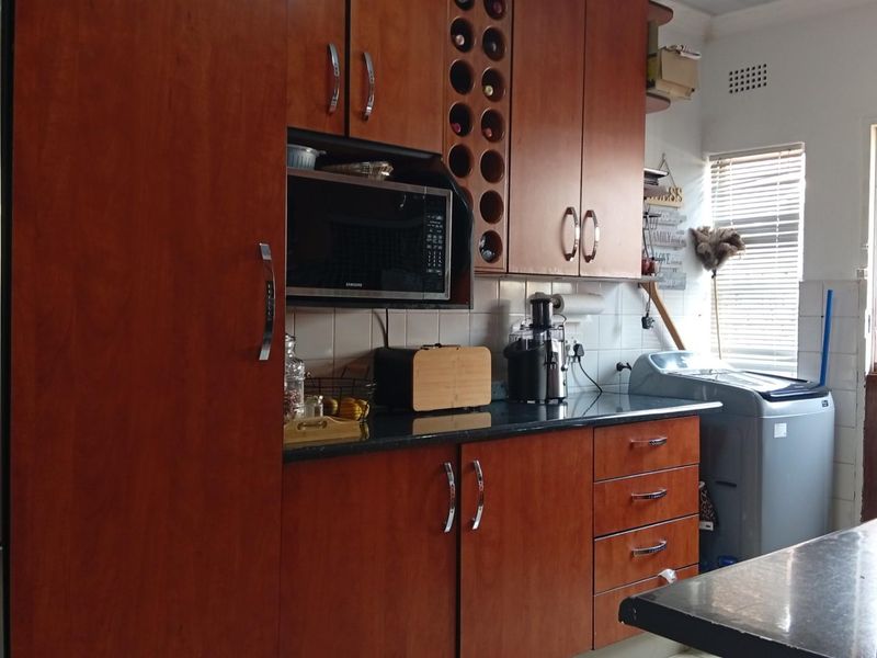 Modern 3-Bedroom Townhouse to Rent in Birchleigh North, Kempton Park - Photo 2