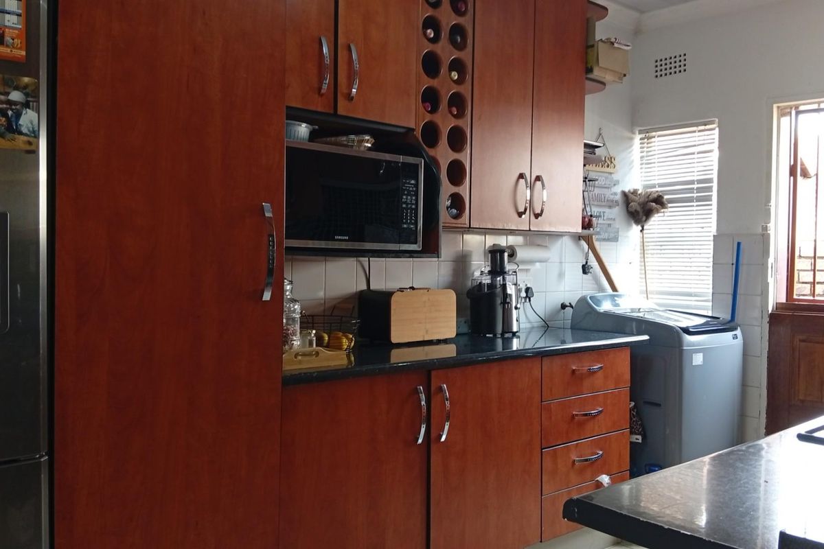 Modern 3-Bedroom Townhouse to Rent in Birchleigh North, Kempton Park - Photo 2