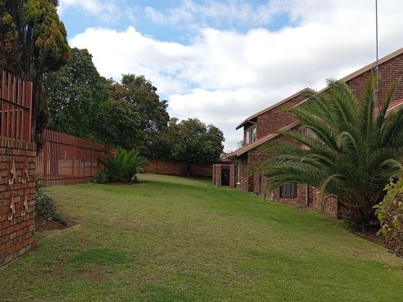 Modern 3-Bedroom Townhouse to Rent in Birchleigh North, Kempton Park - Photo 7