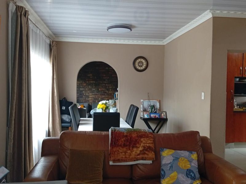 Modern 3-Bedroom Townhouse to Rent in Birchleigh North, Kempton Park - Photo 10