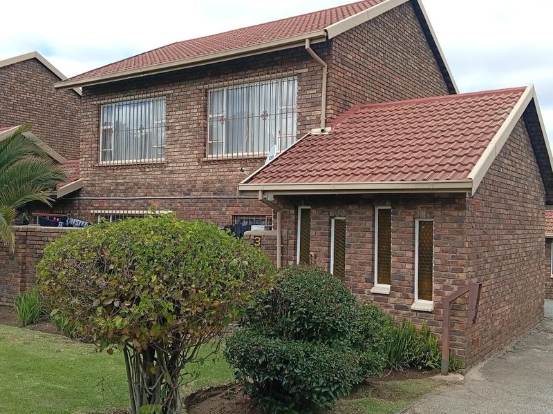 Modern 3-Bedroom Townhouse to Rent in Birchleigh North, Kempton Park - Photo 5