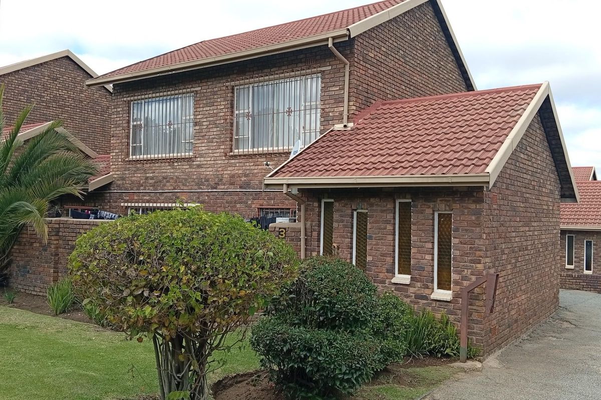 Modern 3-Bedroom Townhouse to Rent in Birchleigh North, Kempton Park - Photo 5
