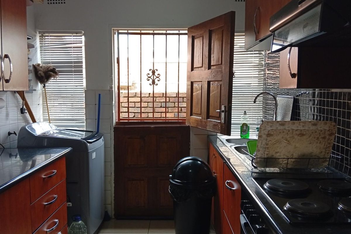 Modern 3-Bedroom Townhouse to Rent in Birchleigh North, Kempton Park - Photo 4