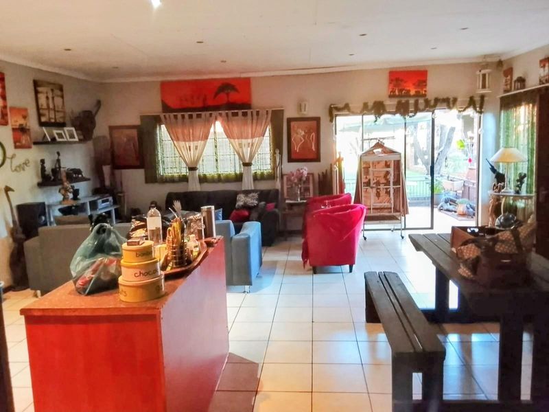 3 Bedroom house on plot to rent Derdepoort - Photo 4