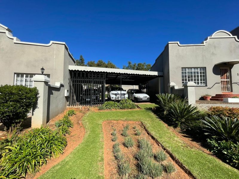 Luxurious 3 Bedroom Townhouse in Helderkruin - Photo 7
