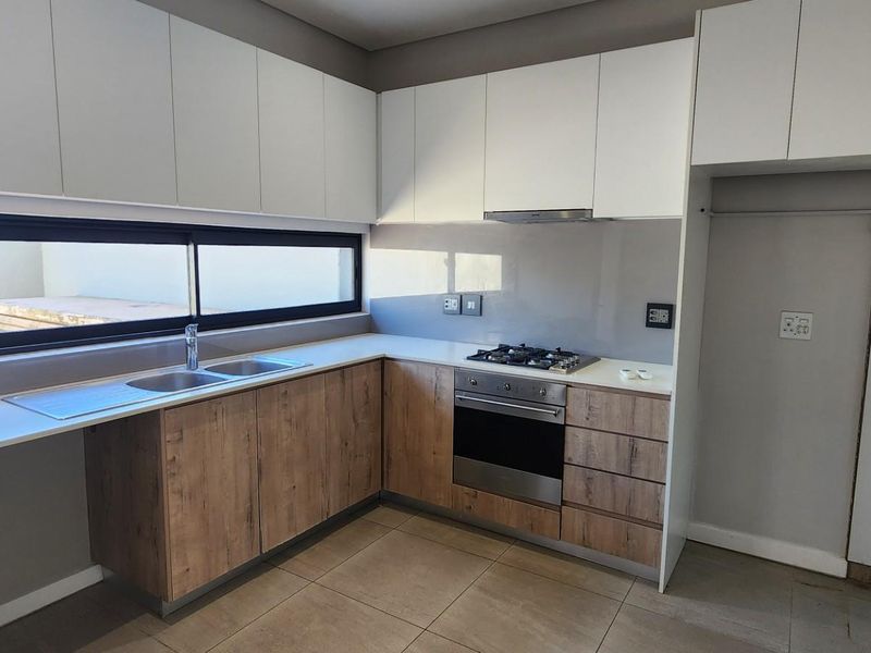 Townhouse For Sale in Sibaya Precinct, Umhlanga, KwaZulu Natal - Photo 3