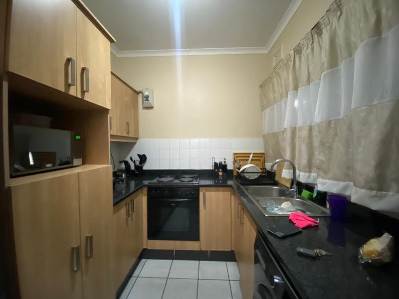 Modern 2-Bedroom Flat in Secure Complex - New Germany R8000 - Photo 5