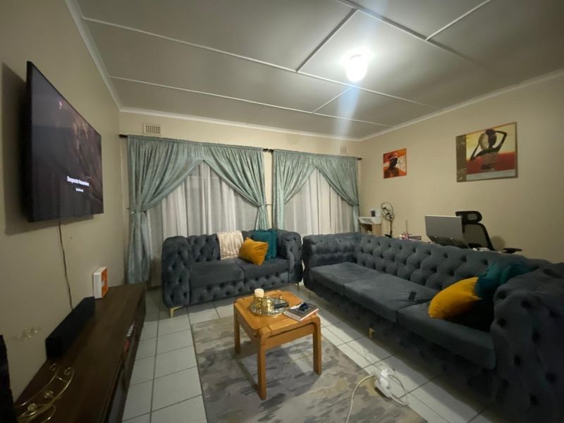 Modern 2-Bedroom Flat in Secure Complex - New Germany R8000 - Photo 9