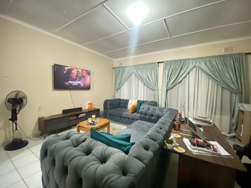 Modern 2-Bedroom Flat in Secure Complex - New Germany R8000 - Photo 8