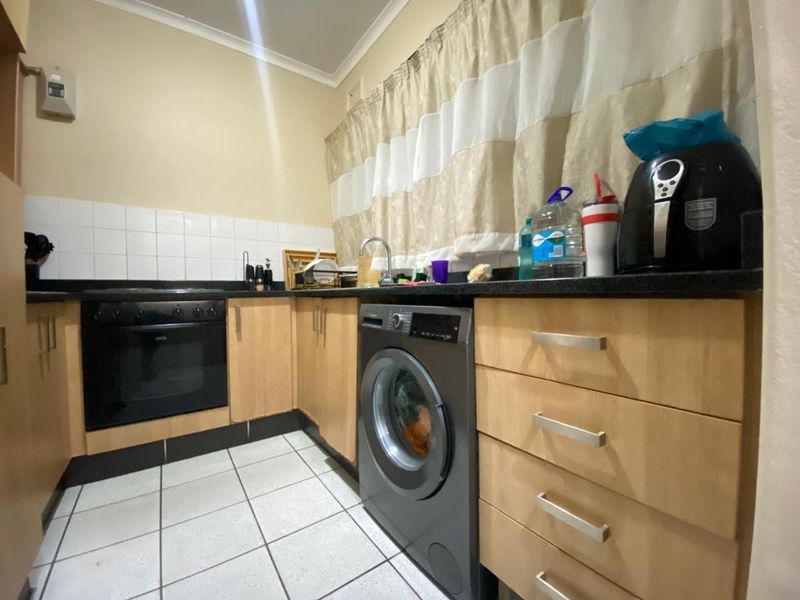 Modern 2-Bedroom Flat in Secure Complex - New Germany R8000 - Photo 6