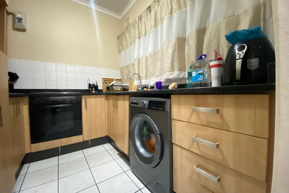 Modern 2-Bedroom Flat in Secure Complex - New Germany R8000 - Photo 2