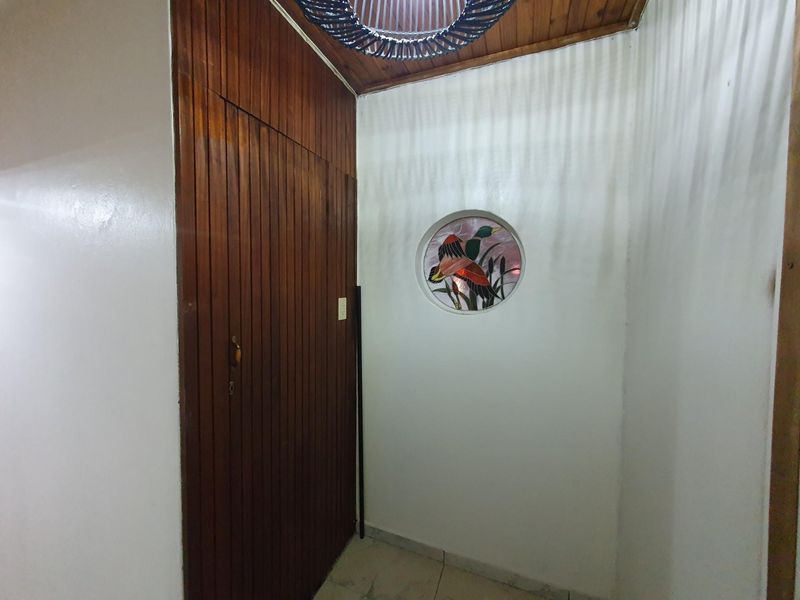 Spacious Newly Renovated 4-Bedroom House on shared property To Rent in Kibler Park, Johannesburg - Photo 8