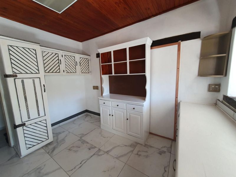 Spacious Newly Renovated 4-Bedroom House on shared property To Rent in Kibler Park, Johannesburg - Photo 6